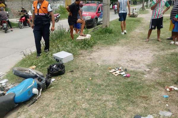 Motochorros arrebatan la cartera a una mujer derrapan y les secuestran marihuana
