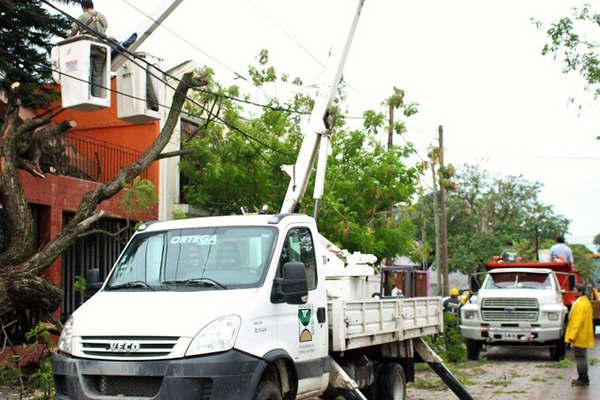 Horas de temor en Santiago- el tornado ocasionoacute grandes destrozos en toda la capital