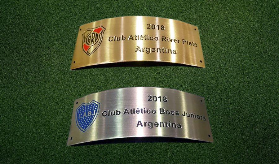 La Conmebol dio a conocer las chapas de River y Boca para la copa