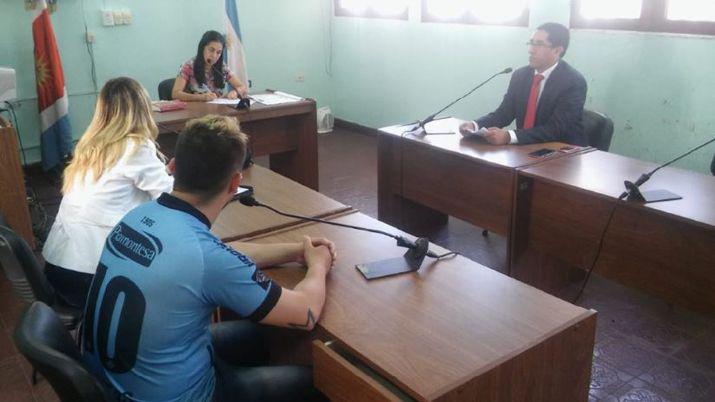 Encerroacute y golpeoacute a su novia porque queriacutea salir a bailar con una amiga