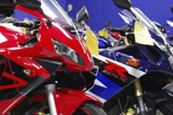 Perfilan un cierre de antildeo con un retroceso de 14-en-porciento- en el patentamiento de motos