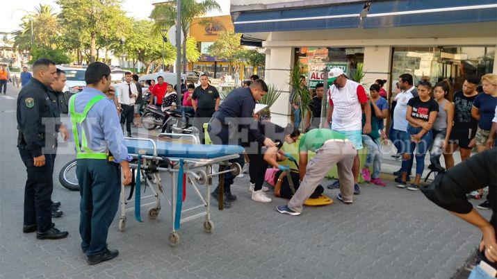 Motociclista sufrió lesiones al colisionar con un automóvil