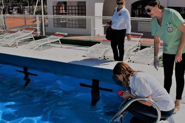 El municipio capitalino inicioacute los operativos de  control en los natatorios 