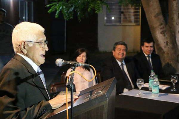 Unse- el hall central de Humanidades lleva el nombre de Heacutector Godoy