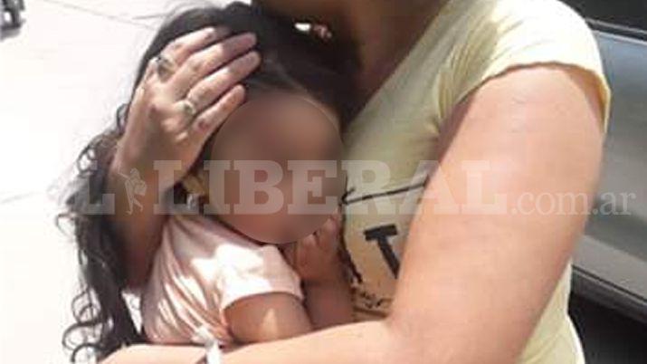 Murioacute la nena que derrapoacute con su mamaacute tras ataque de motochorros