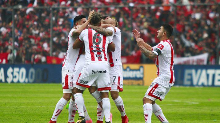 SEGUiacute EN VIVO  San Martiacuten (T) quiere huir del descenso ante Coloacuten