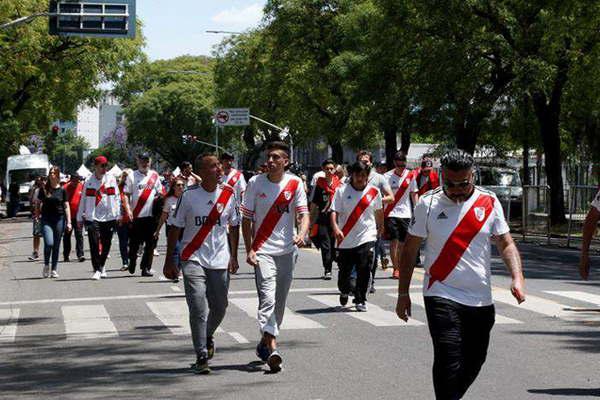El papeloacuten del siglo- la superfinal otra vez postergada y sin fecha de disputa  