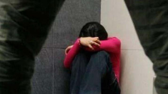 Grave- cuatro amigos llevaron a una joven a un descampado y la violaron