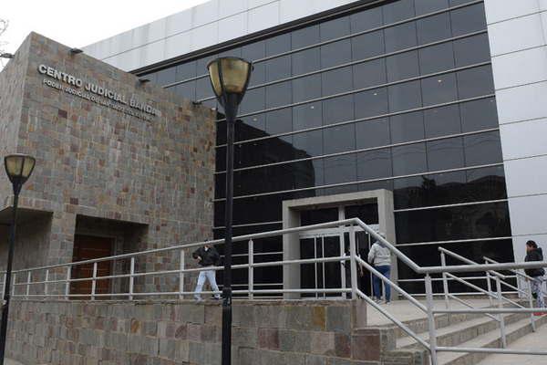 Prisioacuten preventiva para un albantildeil que abusoacute de su sobrina