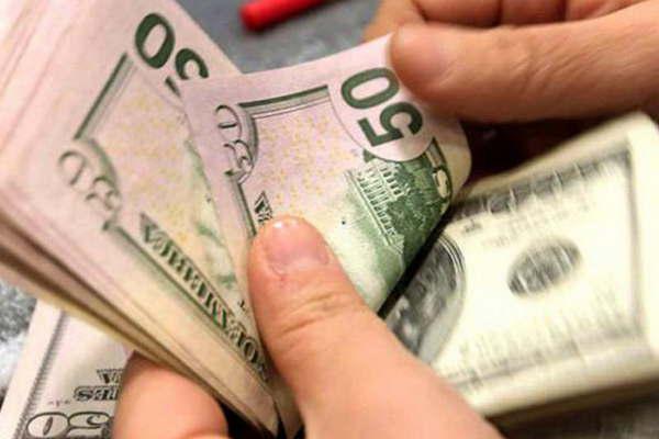 El doacutelar abrioacute la semana en alza y avanzoacute 150 hasta los 40