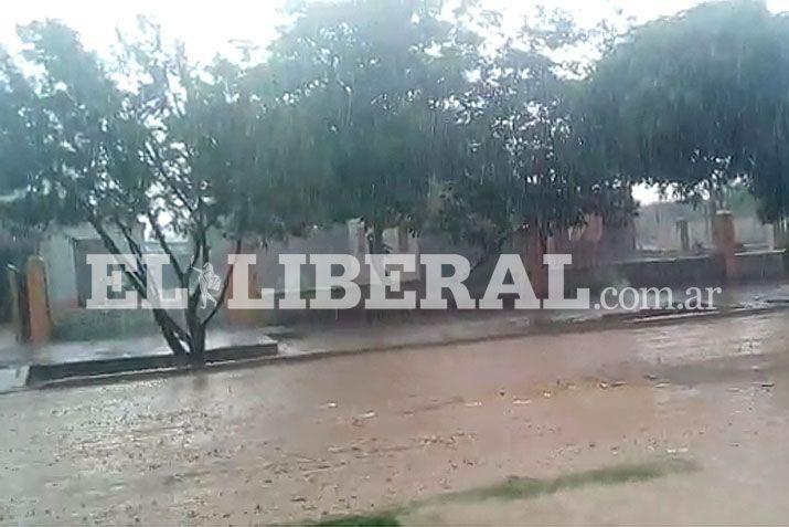 La lluvia otra vez se hizo presente sobre la ciudad de Tintina