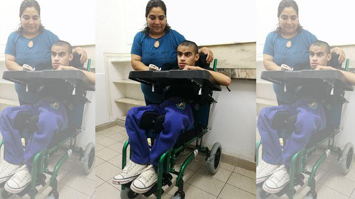 Nahuel Bravo recibió una silla de ruedas postural