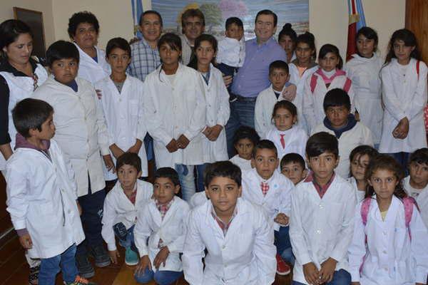 Alumnos del interior visitaron a Zamora en la Casa de Gobierno