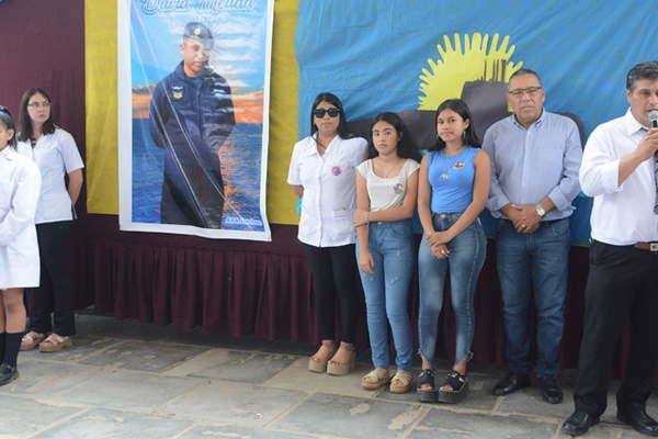 Homenajearon a David Meliaacuten en la escuela  donde ensentildea su hermana