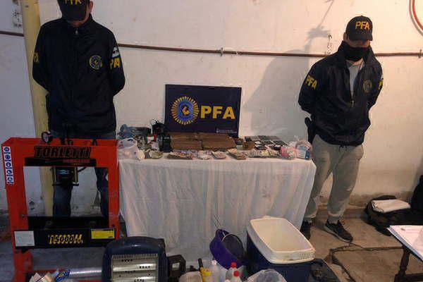 Desbaratan una cocina de drogas en Tucumaacuten que abasteciacutea a Santiago