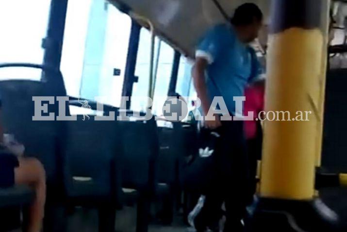 El acusado fue trasladado a la policía después que el chofer le cerrera las puertas del micro