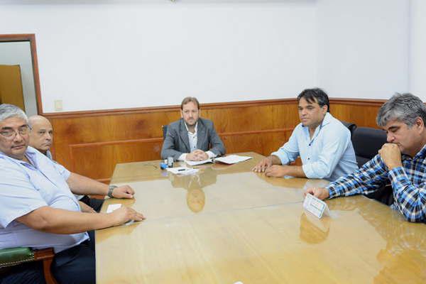 Crisis en el transporte- empresas y UTA advierten que habraacute dificultad para pagar aguinaldos 