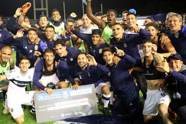 Gimnasia (LP) truncoacute el suentildeo de  River de alcanzar el tricampeonato