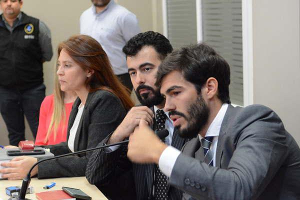 Piden preventiva y agravarles cargos a los policiacuteas por muerte de Rubeacuten Dariacuteo Peacuter