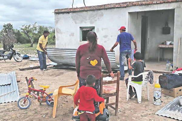 Sigue la asistencia a familias de Atamisqui afectadas por temporal