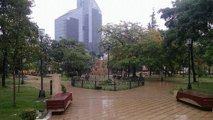 La lluvia llegoacute en la mantildeana y el tiempo continuariacutea inestable