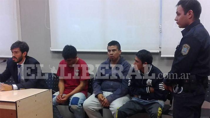 Seguiraacuten detenidos tres joacutevenes que atacaron a policiacuteas en el barrio Beleacuten