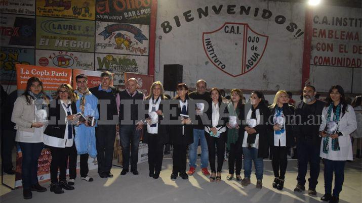 Las autoridades que estuvieron al frente del acto recibieron distinciones