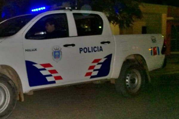 Denuncioacute que violentaron su camioneta y le sustrajeron 30000