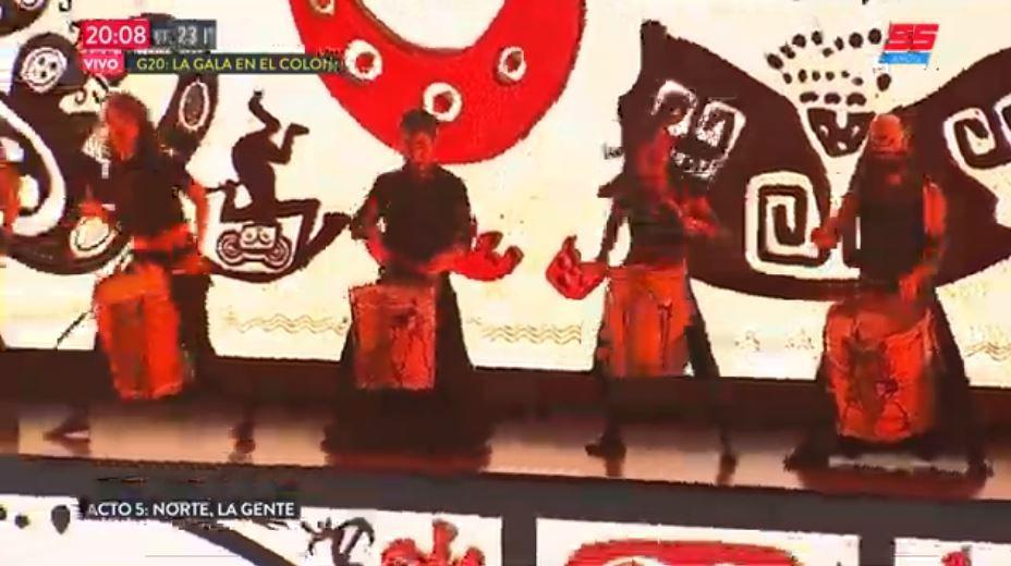 Santiaguentildeos deleitaron a los liacutederes mundiales en el Coloacuten