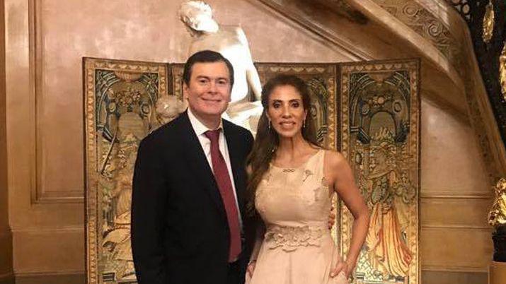 El gobernador participoacute de la gala del G-20 junto a Claudia Ledesma