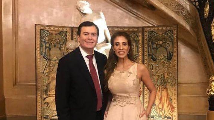 El gobernador participoacute de la gala del G-20 junto a Claudia Ledesma