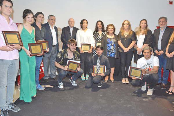 La Fundacioacuten Cultural entregoacute los premios a los ganadores del Noveno Concurso Regional de Pintura del NOA 
