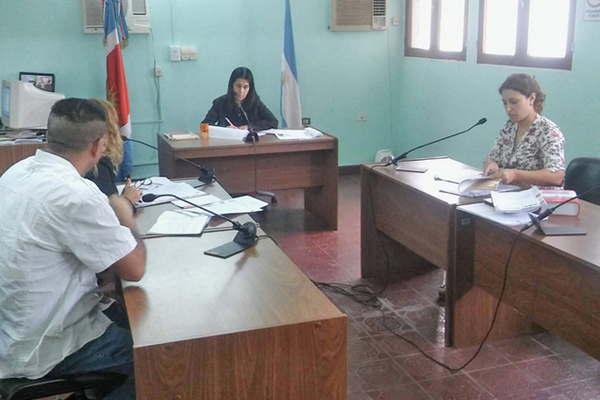 Prisioacuten preventiva para un sujeto que jaqueaba a los vecinos en Friacuteas con robos de dinero joyas etc