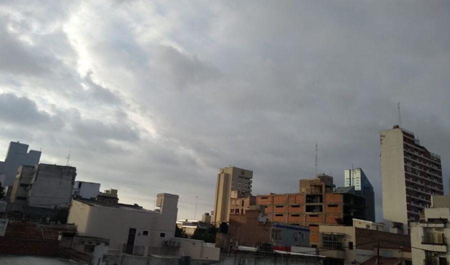 Diciembre comenzoacute con un saacutebado con lluvia en Santiago