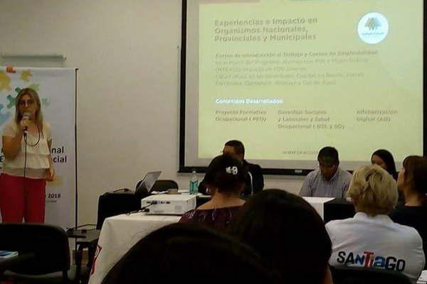 Charla sobre trayectorias en instituciones educativas y organizaciones sociales