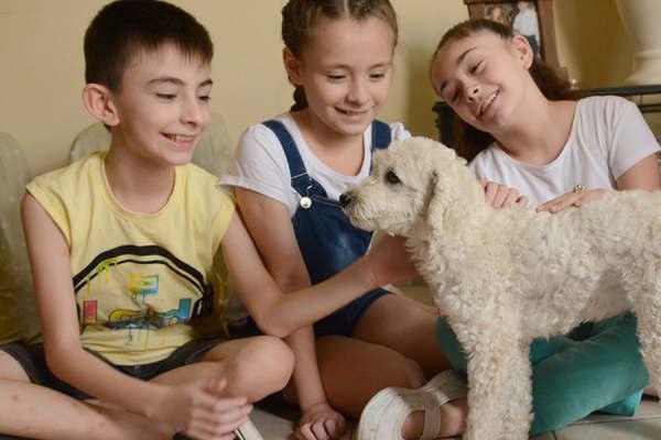 Video  Trillizos de golpe- la familia que vencioacute todos los obstaacuteculos y hoy celebra los 10 antildeos de Candela Valentina y Benjamiacuten