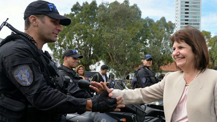 Habilitan a policiacuteas a disparar a delincuentes que usen armas o huyan