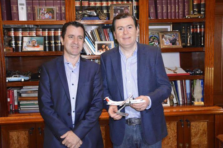 El gobernador de la Provincia y el gerente Comercial de Avianca en Argentina Hugo Díaz