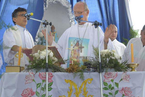Monsentildeor Bokalic recibiraacute a  los peregrinos santiaguentildeos 