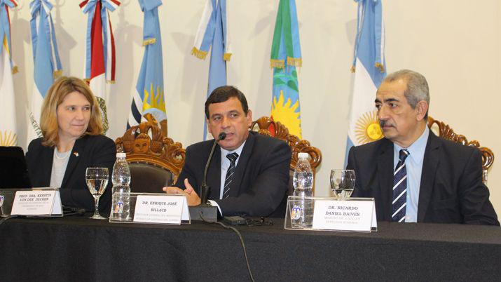 Capacitación sobre Sistemas Universales y Regionales de Protección de DDHH en el Derecho Comparado