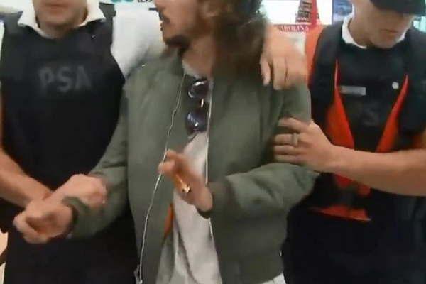 Detienen al hijo de una fiscal acusado de abusar de una joven