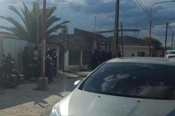 Desbaratan un quiosco de drogas que abasteciacutea a consumidores y dealers de distintos barrios