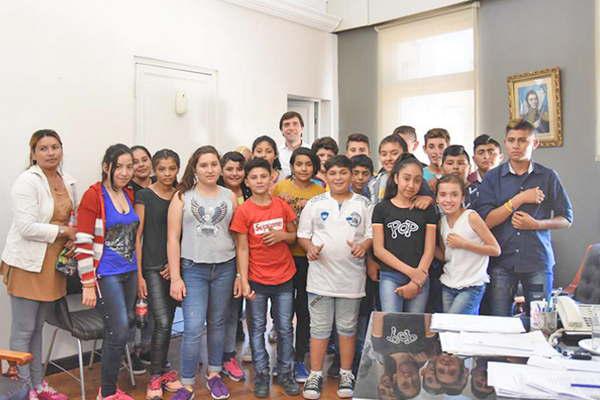 Alumnos de Toro Pozo visitaron el palacio municipal de Las Termas
