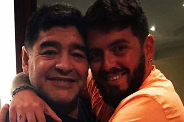 Diego Maradona bautizariacutea al hijo de Diego Jr en la Argentina  