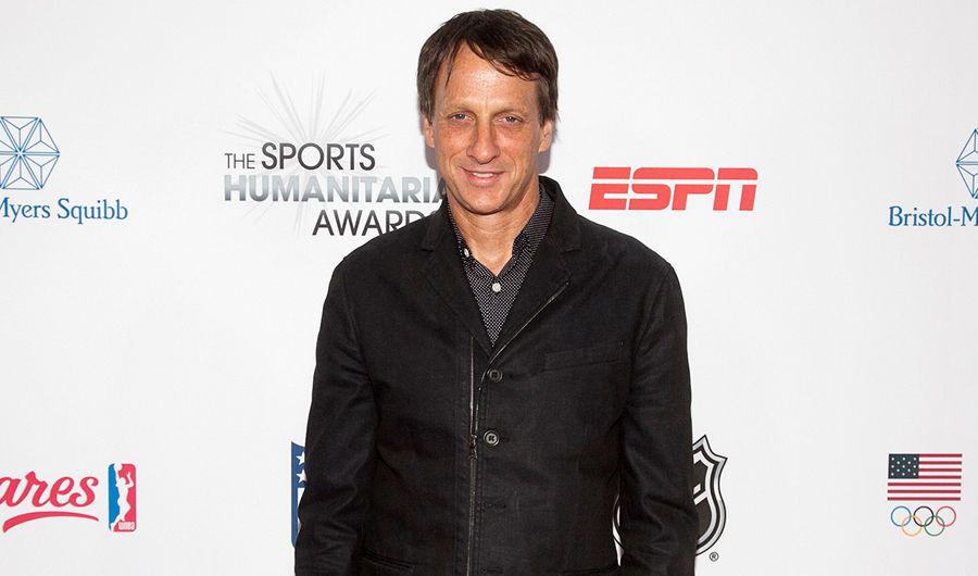VIDEO  A los 50 antildeos Tony Hawk entrena para Tokio 2020