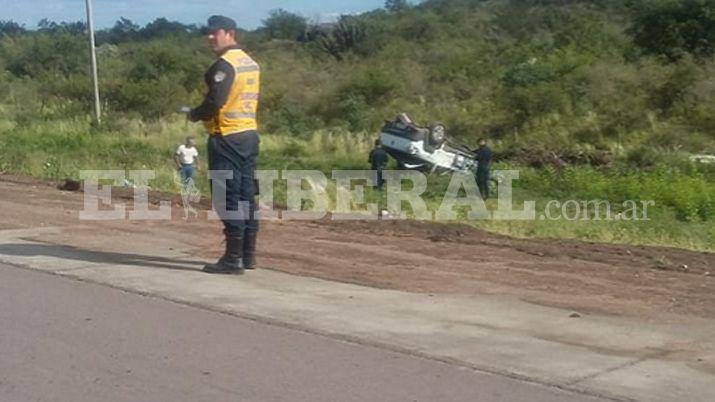 El vuelco generó un amplio despliegue del personal policial de Seguridad Vial