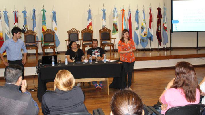 Emotivo testimonio de santiaguentildeos que adoptaron a una nintildea con Siacutendrome de Down