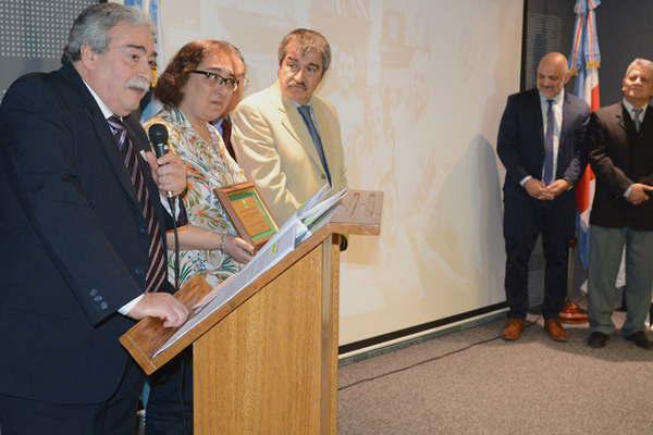 Distinguieron a meacutedicos por su trayectoria y capacitacioacuten