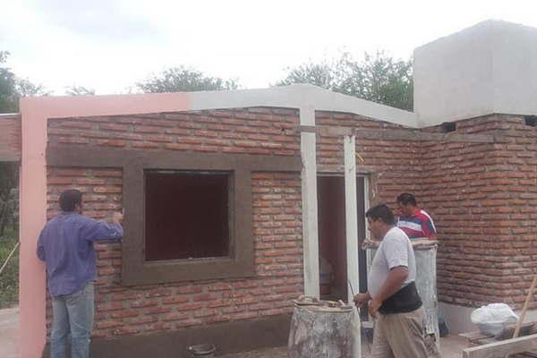 San Pedro de Guasayaacuten avanza en su programa habitacional