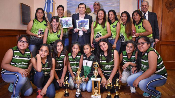 El equipo de Xport Hockey Fernaacutendez visitoacute al Gobernador